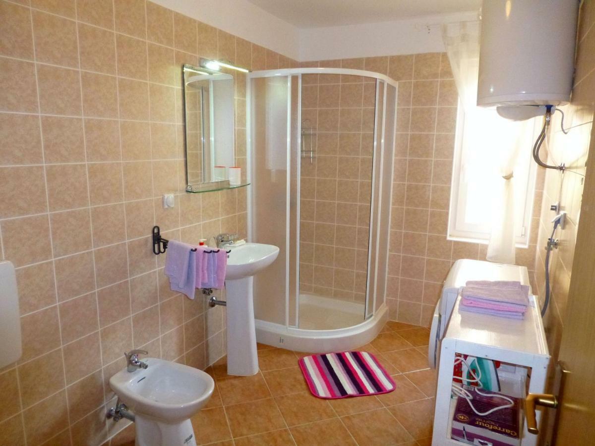 Apartments Kvesic Šilo Eksteriør bilde